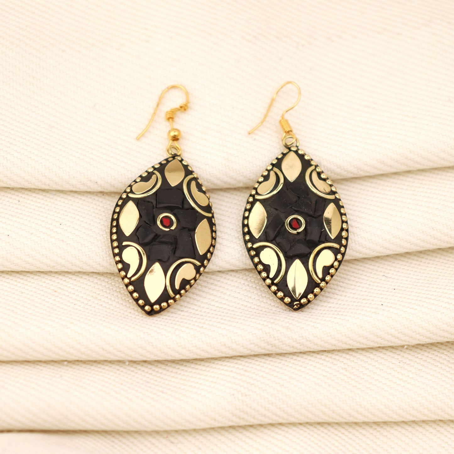 Midnight Luxe Lac Earrings